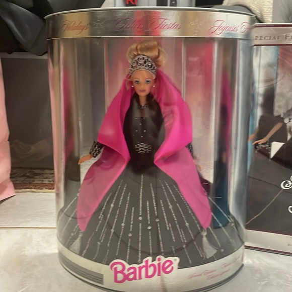 Collector Barbie dolls - Picture 1 of 4